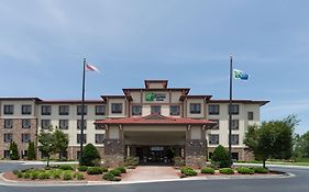 Holiday Inn Express & Suites Lexington North West-The Vineyard By Ihg